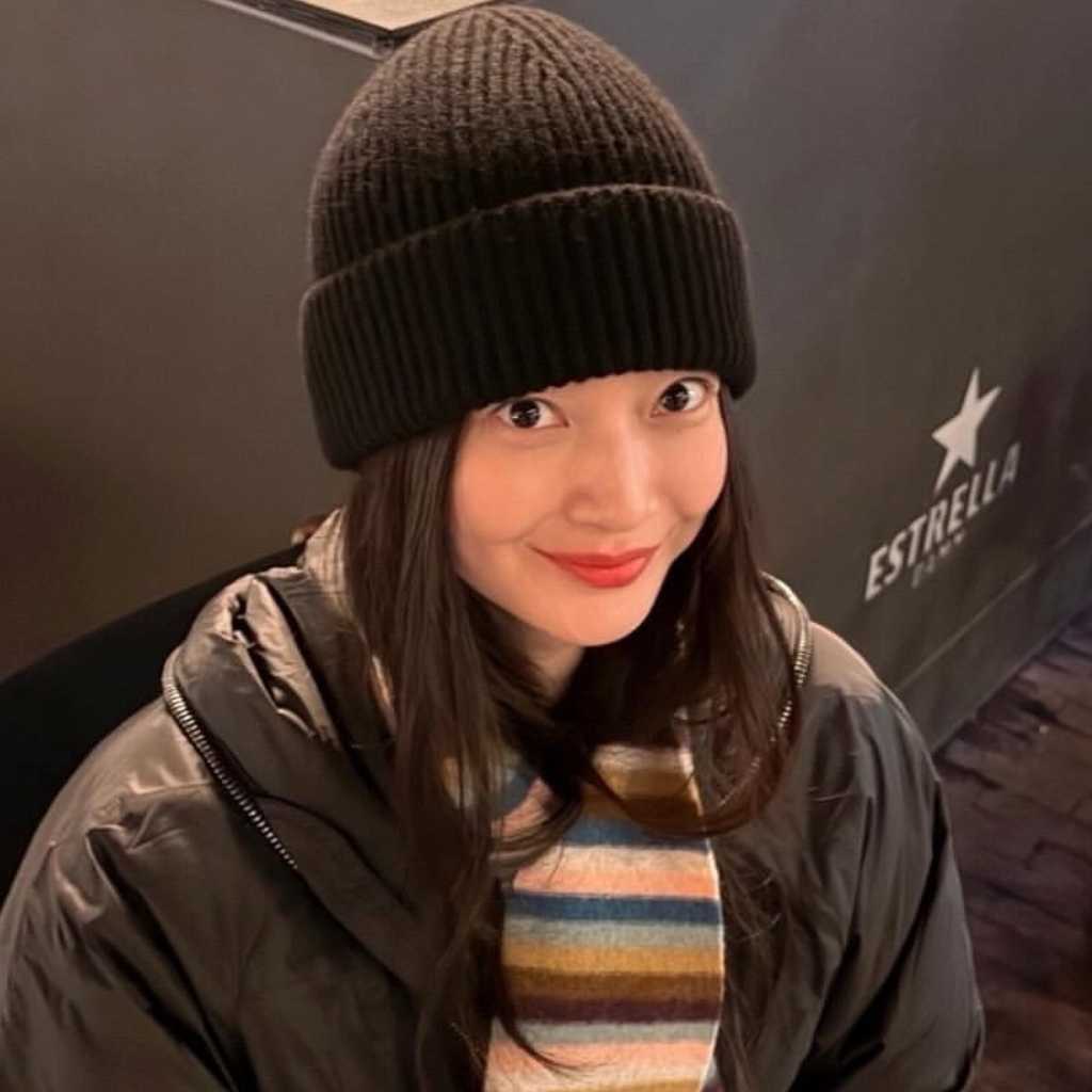 シン・ミナ、夫キム・ウビンが撮影?新婚旅行での記念ショットを公開…結婚指輪も話題に