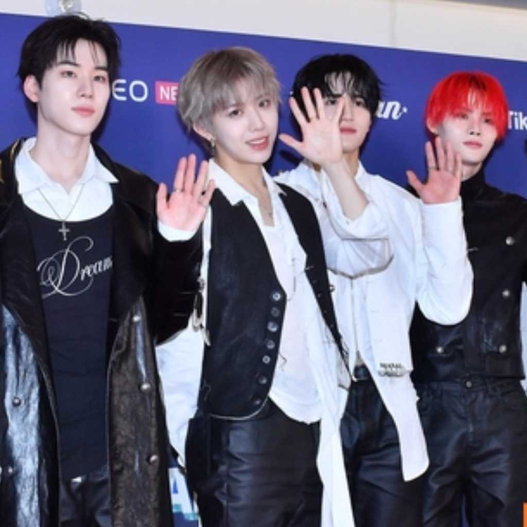 【PHOTO】8TURN「Hanteo Music Awards 2025」レッドカーペットに登場