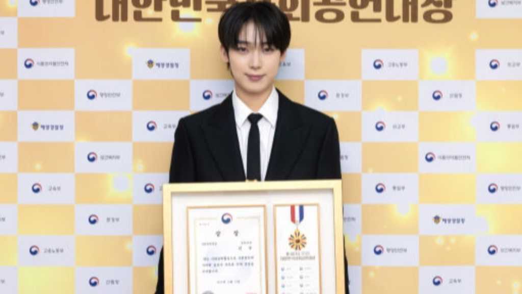 ENHYPEN ソヌ「大韓民国社会貢献大賞」外交部長官賞を受賞“今後も分かち合いを続けていきたい”