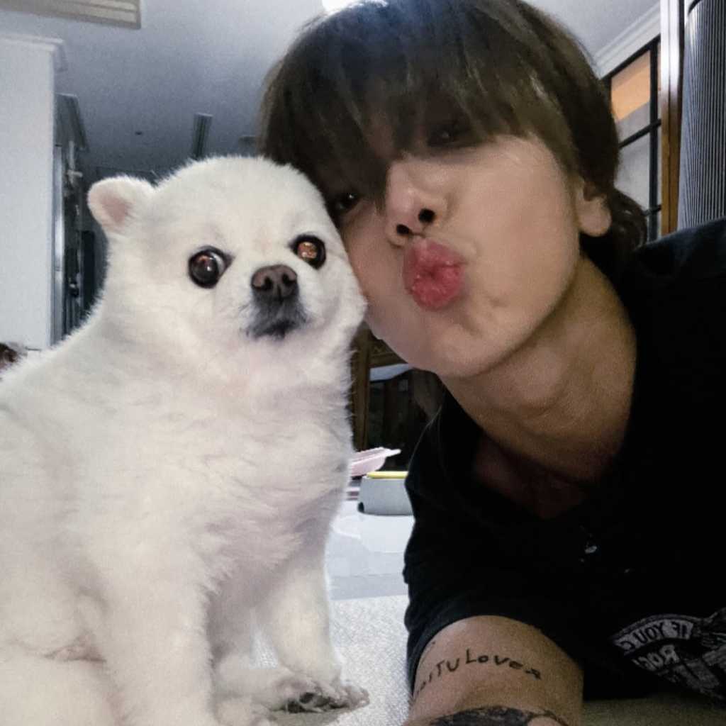 SUPER JUNIOR イェソン、愛犬メロとの別れを報告…思い出写真を公開「僕の世界に来てくれてありがとう」