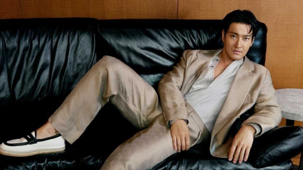 SUPER JUNIOR シウォン、「ESQUIRE HONG KONG」のカバーに登場！多彩なスーツルックに注目