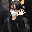 【PHOTO】紫雨林 キム・ユナ「2022 MAMA」を終えて韓国へ帰国…クールなブラックファッション