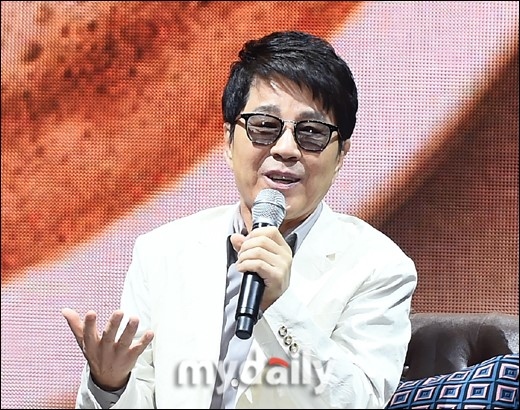 チョー・ヨンピル、後輩歌手への深い関心「BIGBANGやEXOの人気には確かな理由がある」 - Kstyle