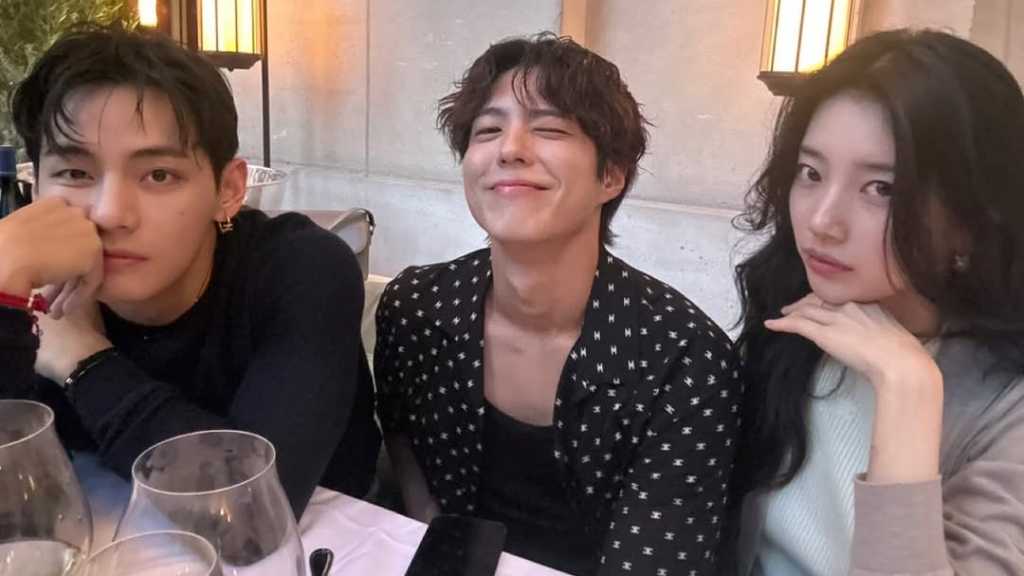 ペ・スジ、BTSのVと見つめ合う姿に反響！パク・ボゴムとの再会も話題に…記念ショット続々