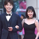 【PHOTO】チャン・ナラ&チョン・ギョンホ&アン・ソンギら「第21回富川映画祭」開幕式のレッドカーペットに登場