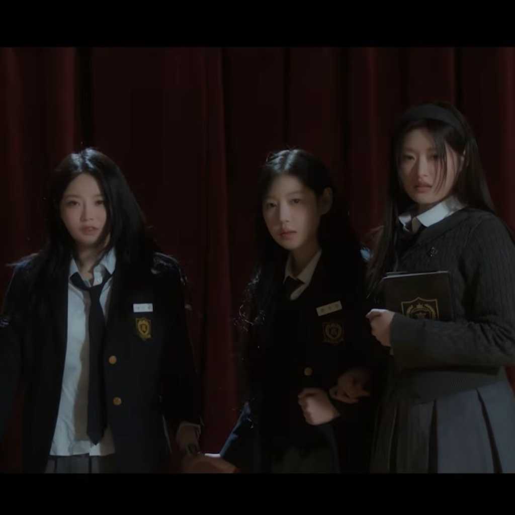 FIFTY FIFTY、先行公開曲「STARSTRUCK」MV公開…学校を背景に演技を披露