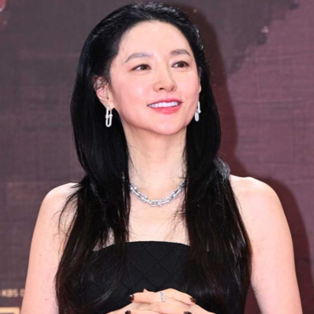 イ・ヨンエ、YouTuberへの損害賠償訴訟を取下げ…元大統領夫人との親交を主張