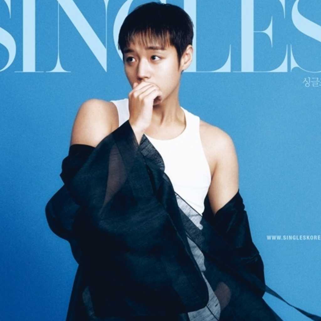 Wanna One出身パク・ジフン、日韓の「SINGLES」カバーに登場！モダン韓服を着こなしたグラビア公開