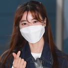 【PHOTO】キム・ギュリ、ラジオ番組の収録に参加…花かごを持って美しい笑顔（動画あり）