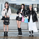 【PHOTO】ITZY、ワールドツアーのため香港へ出国…明るい笑顔で挨拶(動画あり)