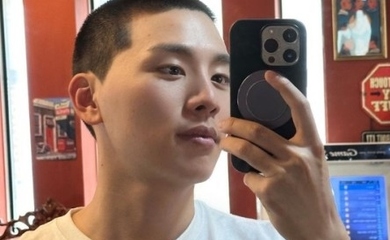 俳優キム・ウソク、本日（4/4）入隊…実兄のMeloMance キム・ミンソクも応援