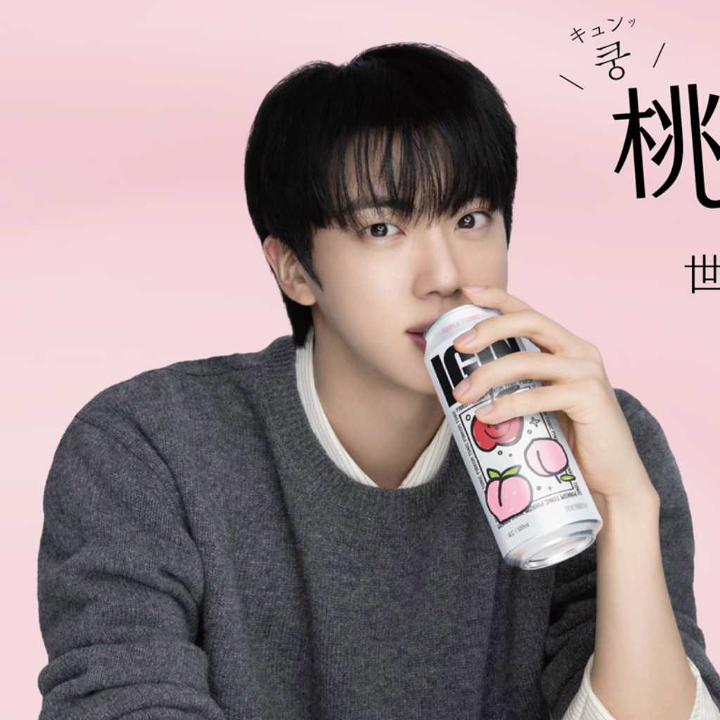 BTS ジンがアンバサダーを務める韓国酒類ブランド「IGIN」ピーチフレーバーの缶チューハイを2月24日よりローソンで発売