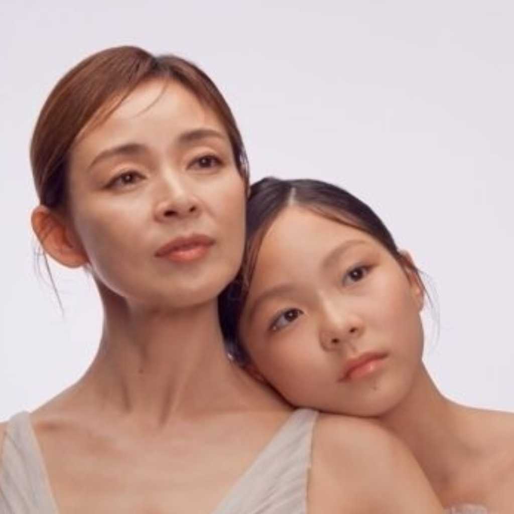 SHIHO＆サランちゃん親子、まるで双子のような姿に驚き！サプライズイベントに大号泣も（動画あり）