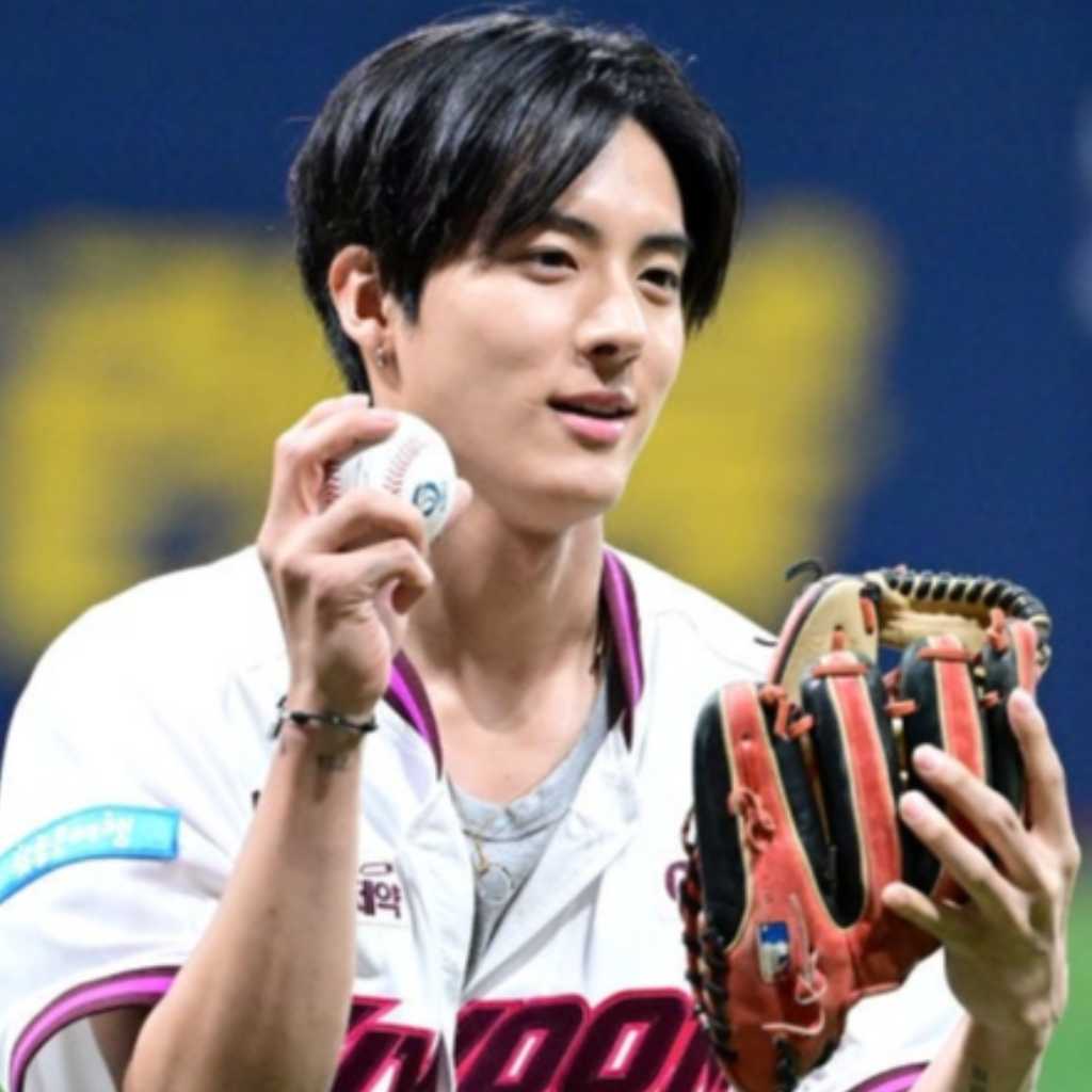 【PHOTO】THE BOYZ エリック、始球式に登場…爽やかなユニフォーム姿
