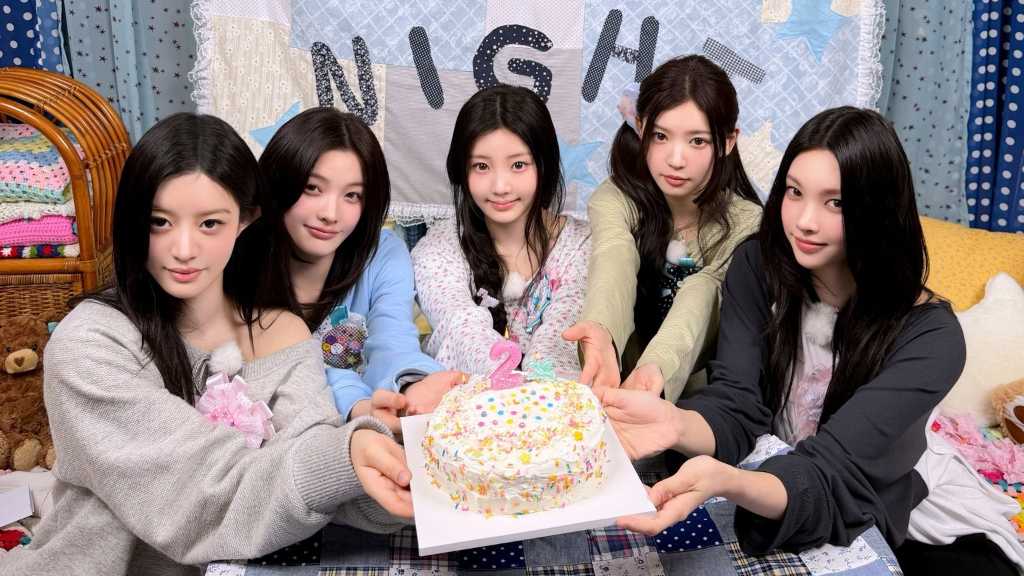 ILLIT、4thミニアルバム「MAMIHLAPINATAPAI」トラックリストを公開…イロハが作詞に初参加