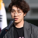 【PHOTO】SG WANNABE イ・ソクフン、野球大会の開幕式に登場…爽やかに挨拶