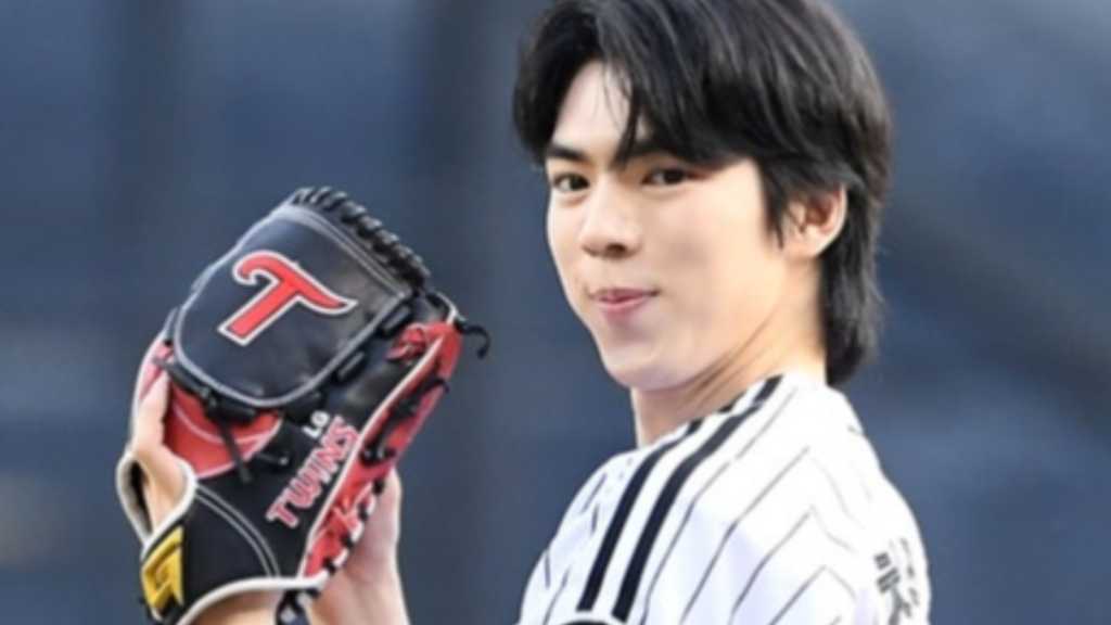 【PHOTO】フィギュアスケート国家代表選手チャ・ジュンファン、始球式に登場…爽やかなビジュアル