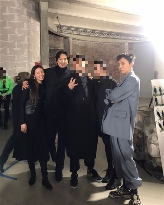 Bigbangのg Dragon 実姉 キム ミンジュンとパリへ ファッションショーでの記念写真を公開 Kstyle