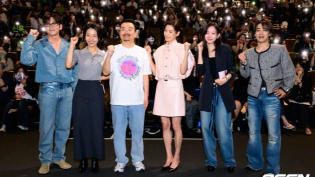 【PHOTO】チョン・ジヒョン&ク・ギョファン&チ・チャンウクら、映画「群体」舞台挨拶に出席