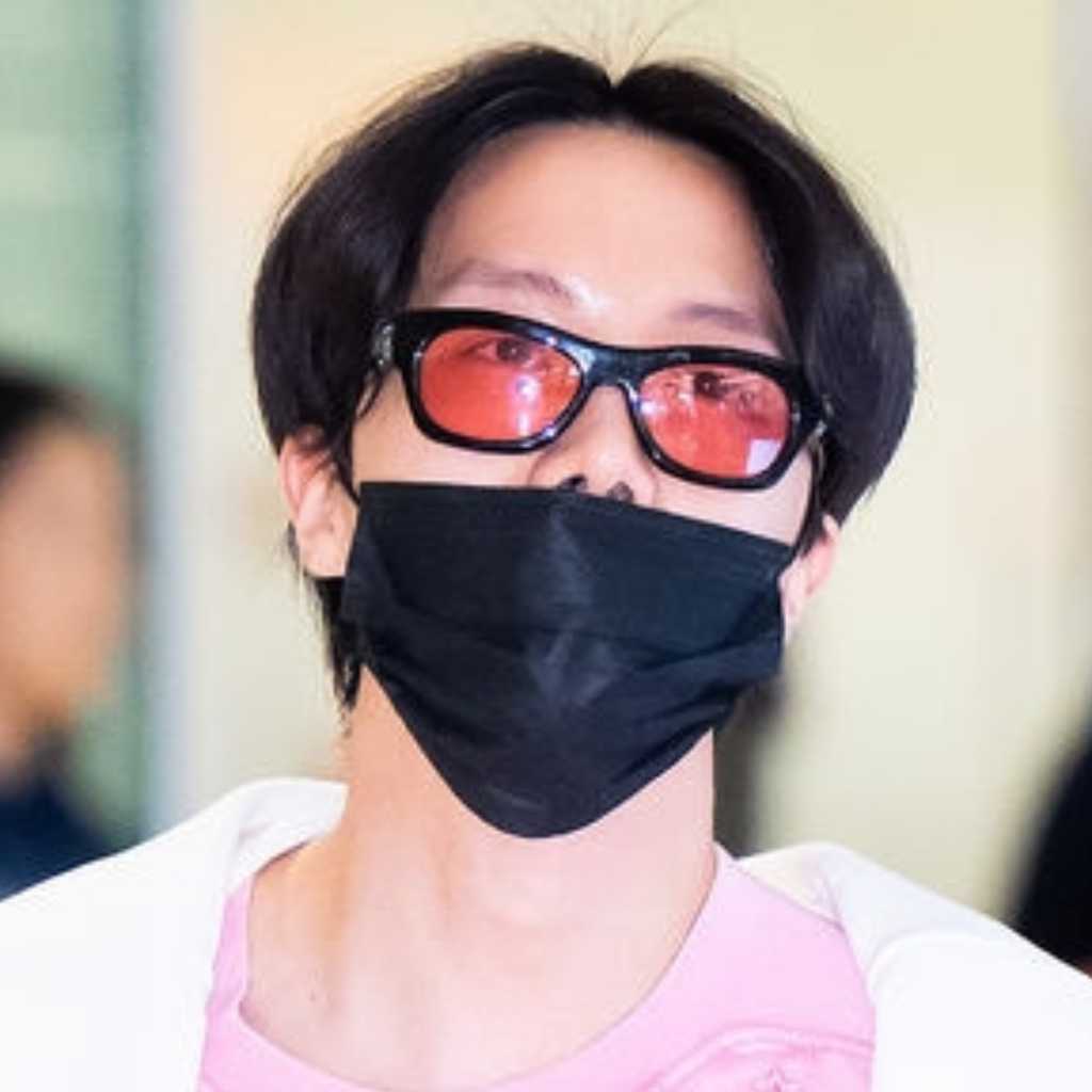 【PHOTO】BTSのJ-HOPE、ファッションウィークを終えてフランスから帰国
