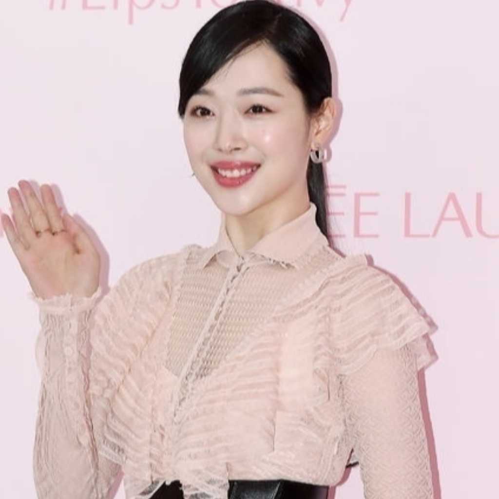ソルリさんの実兄、実名で意味深投稿も削除「映画『リアル』は当初IUが主役だった」