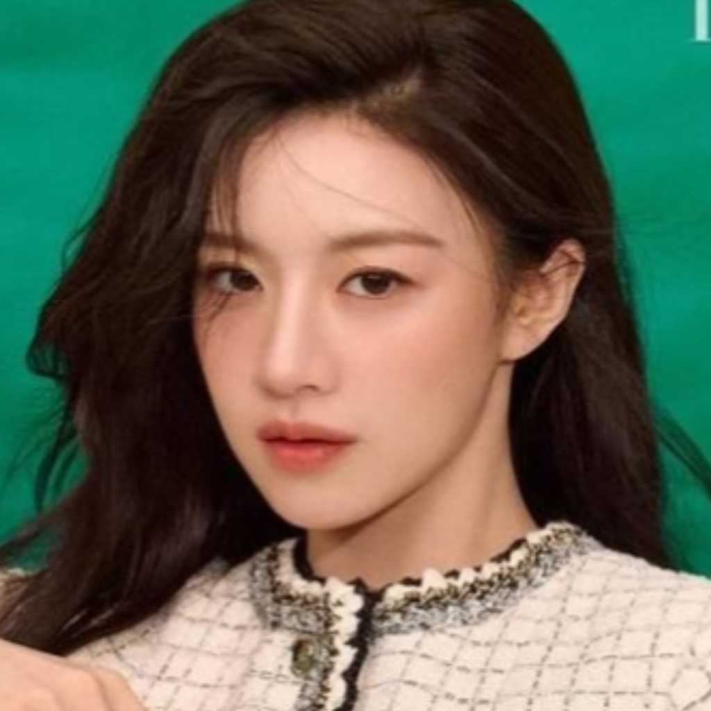 コ・ユンジョン、グラビアで人形のような美しさをアピール！