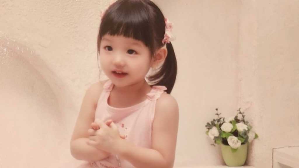 IVE、子どもの日を迎えて幼少期の写真を公開…愛らしい姿が話題に