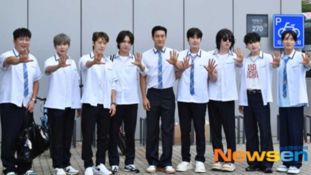 【PHOTO】ラッピングバスで登場！SUPER JUNIOR「知ってるお兄さん」の収録に参加（動画あり）