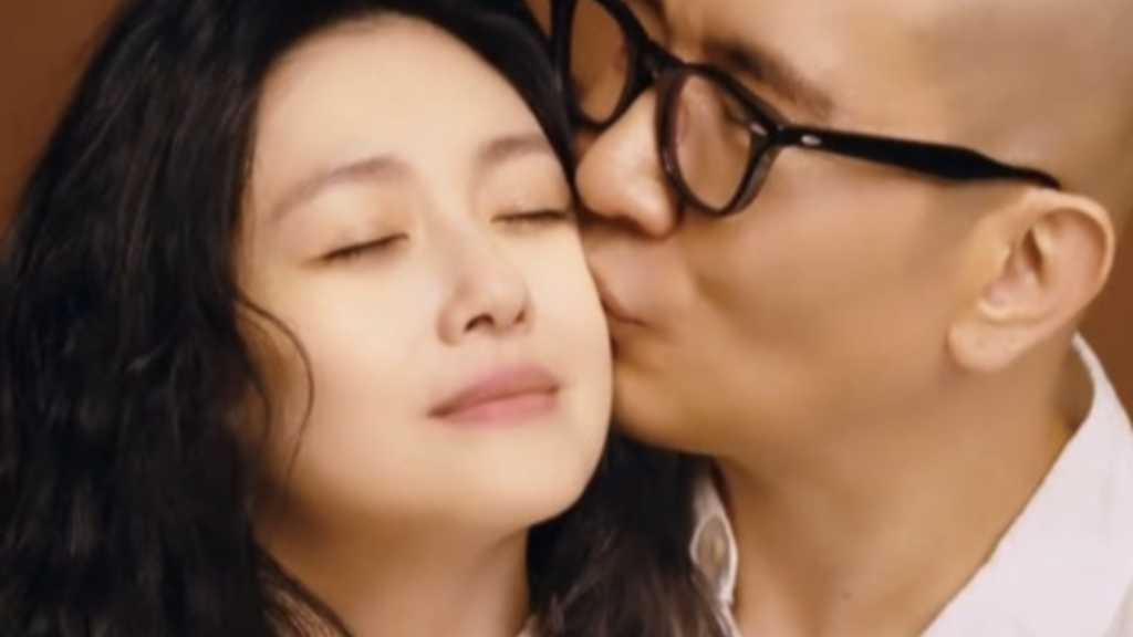 台湾版「花より男子」出演バービィー・スーさん、1周忌迎え夫が彫像を制作…SUPER JUNIOR シウォンらが除幕式に出席