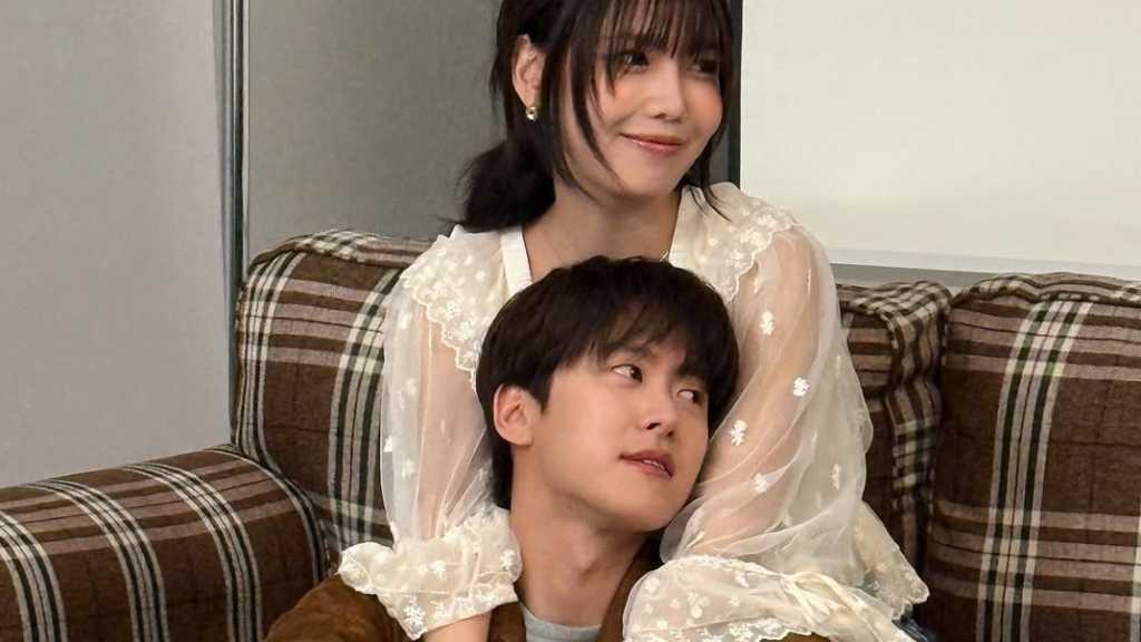 少女時代 スヨン、コンミョンをバックハグ！超密着ショットを公開「今日から1日目」