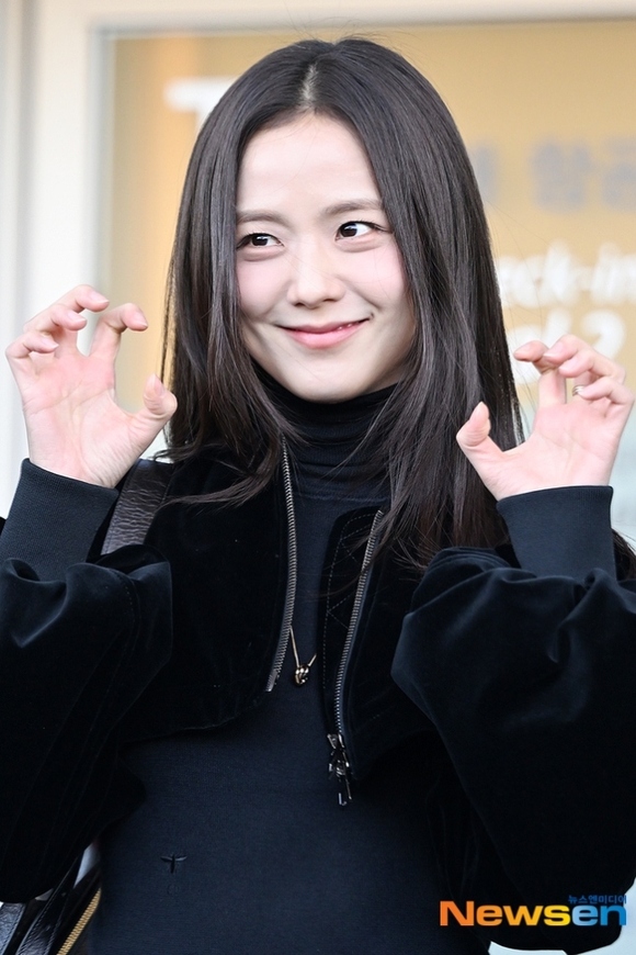 BLACKPINK ジス、ワーナー・レコードとグローバル契約を締結！ソロ