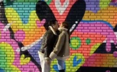 キム・ジュニ、夫と旅行中にあちこちで大胆キス！1年前の写真を公開「ロマンチックなプロポーズ」（動画あり）