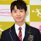 【PHOTO】シン・ドンウ、ハンリム芸能芸術高校の卒業式に出席“少年のようなあどけなさ”