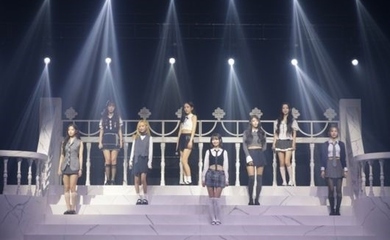 LOVELYZ、4年ぶりに完全体でコンサートを開催！未公開曲のサプライズ披露も…芸能界の同僚が応援に