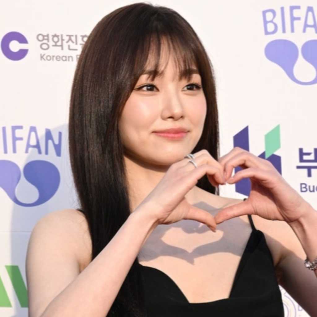 【PHOTO】元gugudan ミナ＆近藤華ら「第30回富川国際ファンタスティック映画祭」のレッドカーペットに登場