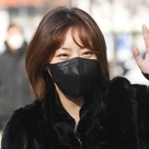 【PHOTO】Brown Eyed Girls ナルシャ、ラジオ出演のため放送局へ…ケーキを持って笑顔で挨拶