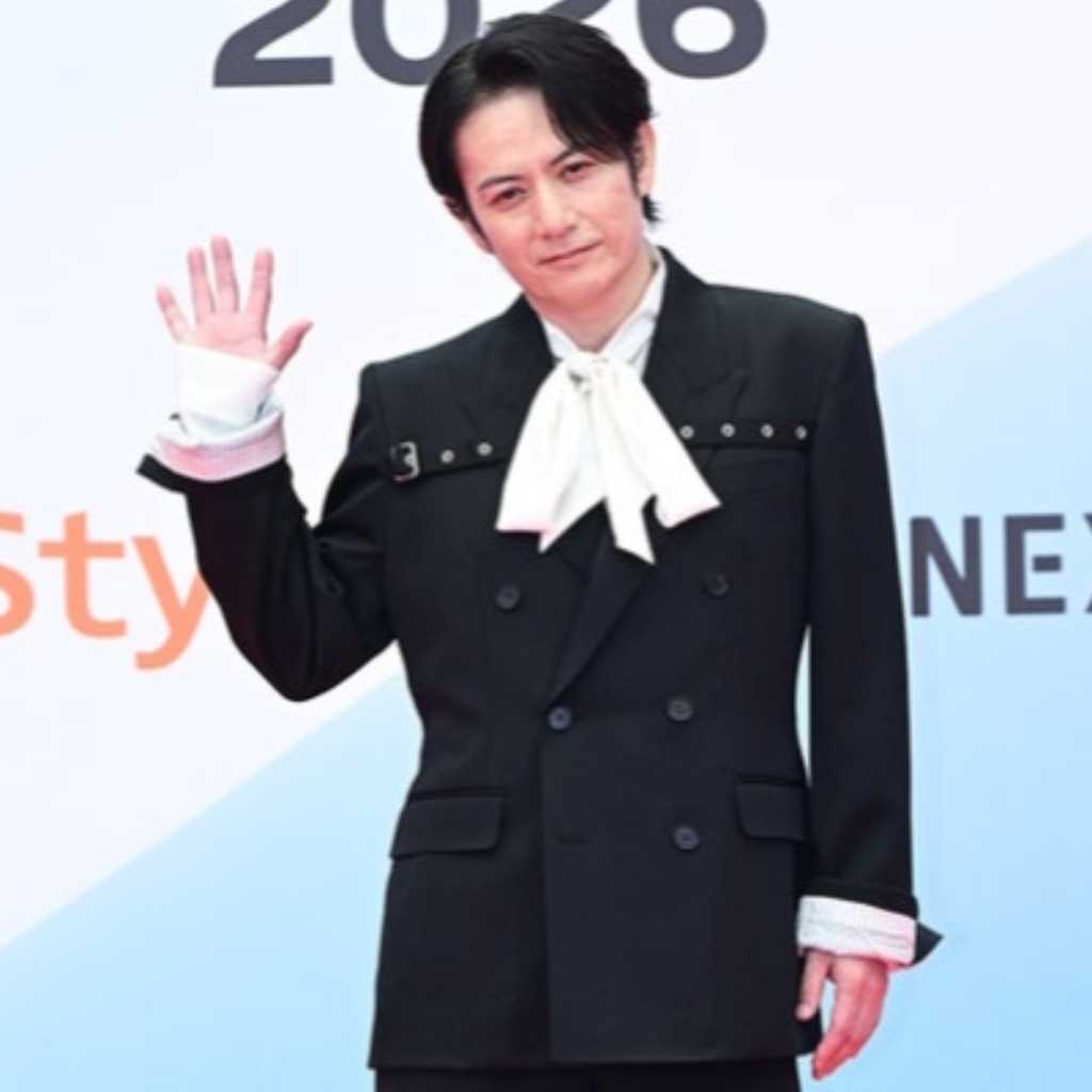 【PHOTO】佐藤アツヒロ「ASEA 2026」レッドカーペットに登場