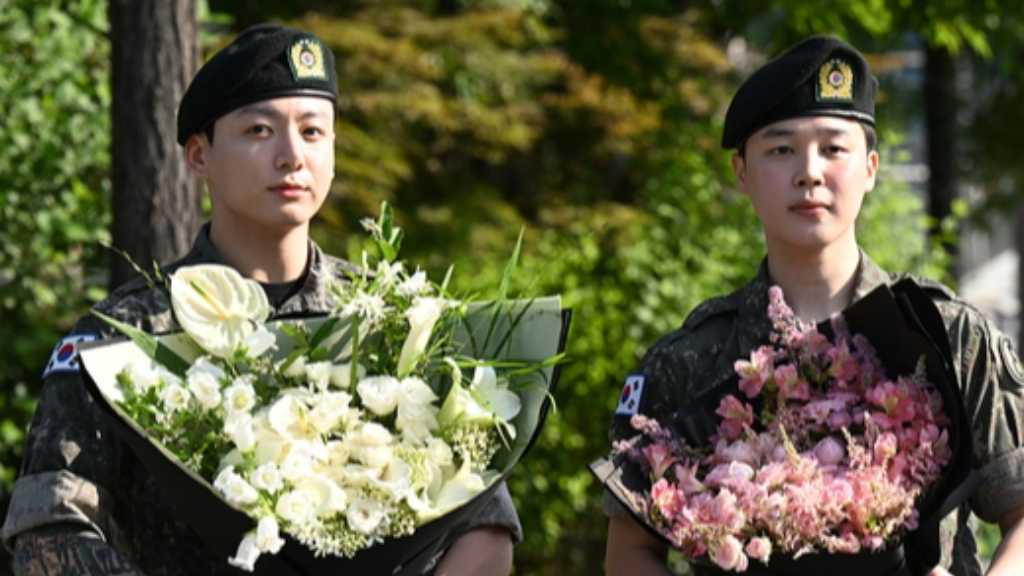 BTS ジミン＆ジョングク、久しぶりの取材で照れる姿も…1年半の軍生活を回想「簡単ではない場所だった」
