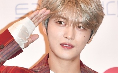 ジェジュン 顔面蒼白で唇に怪我も 病院での写真にファンから心配の声 Kstyle