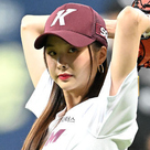 【PHOTO】EXID ソルジ＆ジョンファ、始球・始打式に登場…美しいフォーム