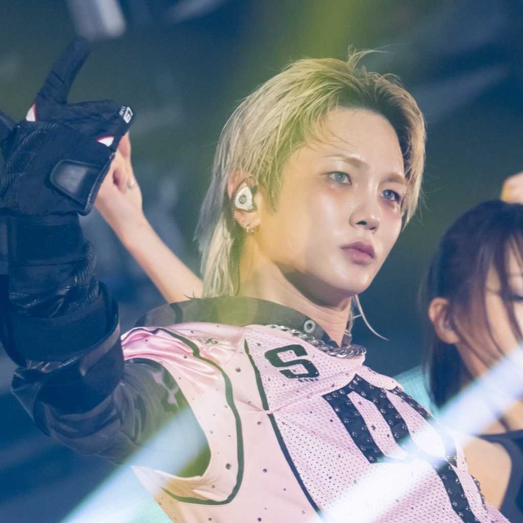 SHINee キー、日本でカリスマ性溢れるステージ披露!2026年に初のホールツアー開催をサプライズ発表