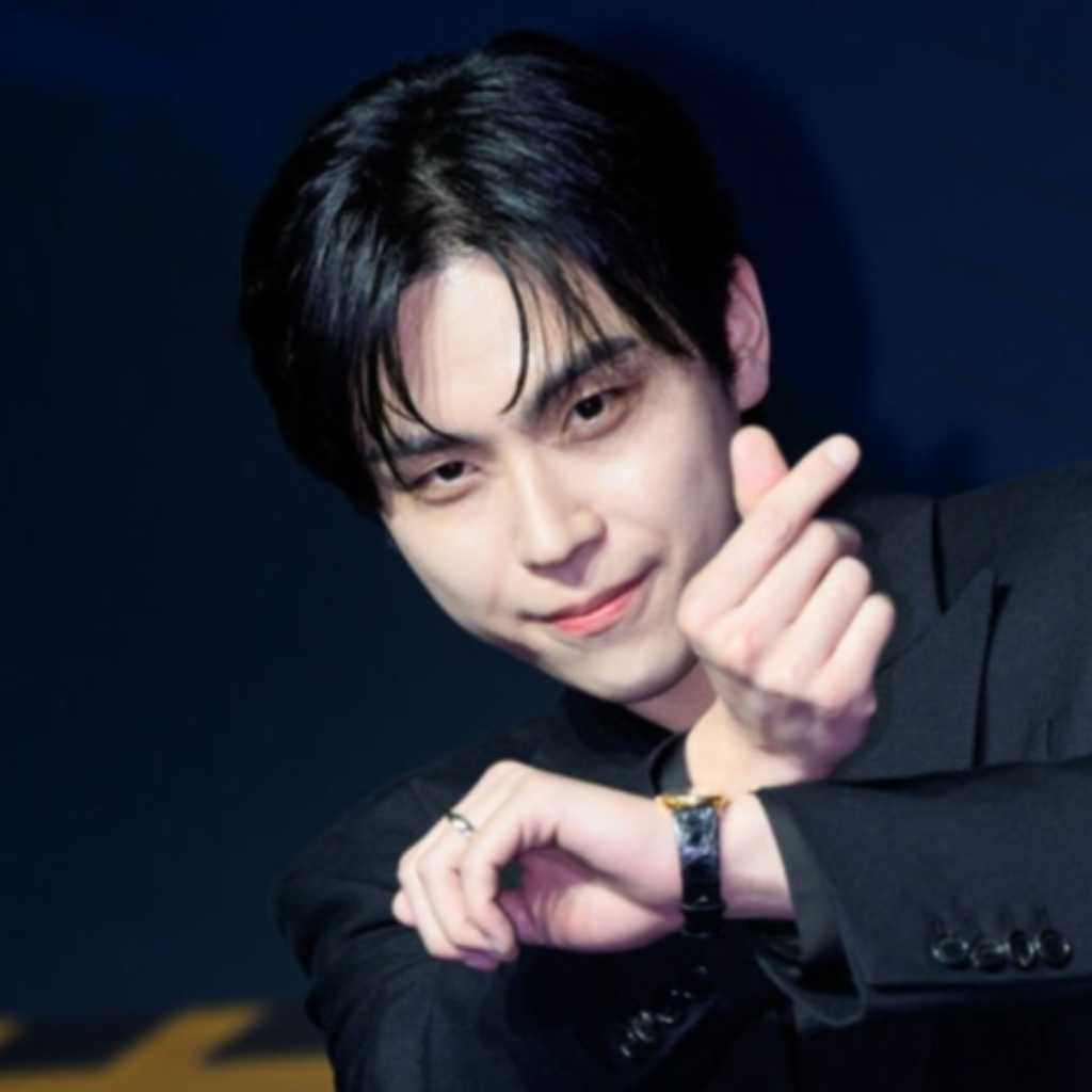 「KARINAに触るな」キム・ドフン、怒りのコメントに自ら返信…制作発表会での行動から思わぬ疑惑が浮上