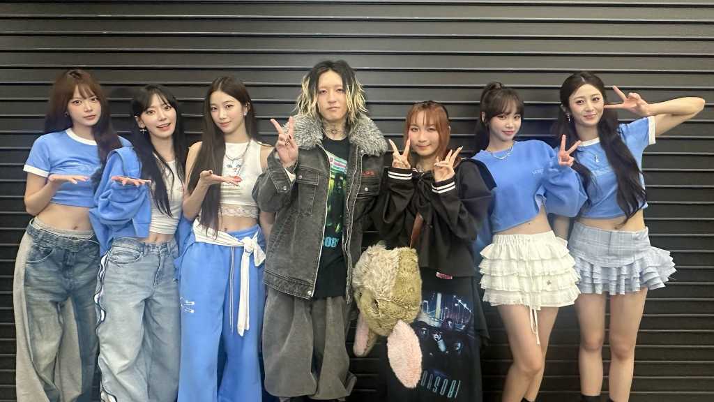 LE SSERAFIM、YOASOBIと記念ショット！日本で初披露したコラボステージが話題