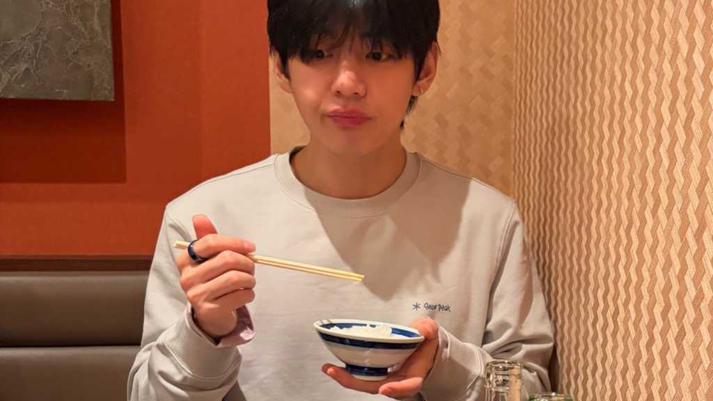 BTSのV、日本語で感謝のメッセージ…キュートな記念写真も「素敵な公演を一緒に作ってくれてありがとう」