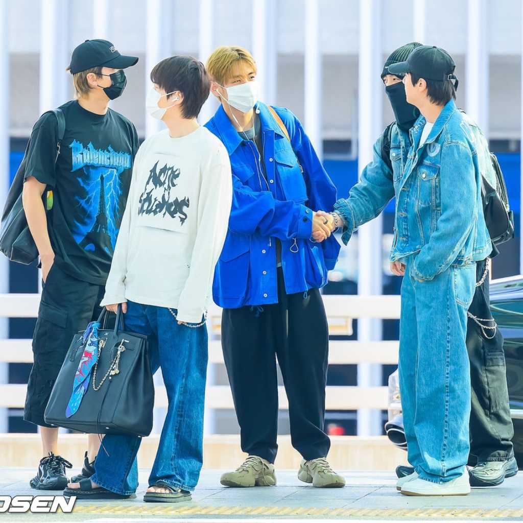 【PHOTO】BTS、ワールドツアーのためスペインへ出国…仲良く握手する姿も