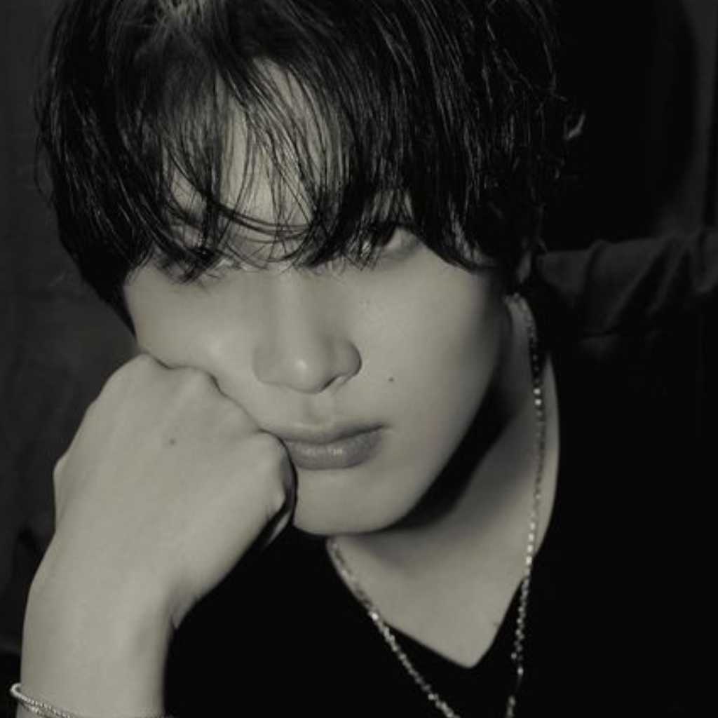 NCT ヘチャン、初のソロアルバム「TASTE」で放つ新たな魅力！モノクロ写真で光る洗練美