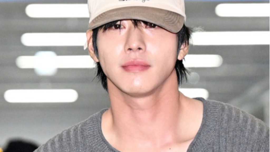 【PHOTO】アン・ヒョソプ「2025 MAMA」のため香港に出国（動画あり）