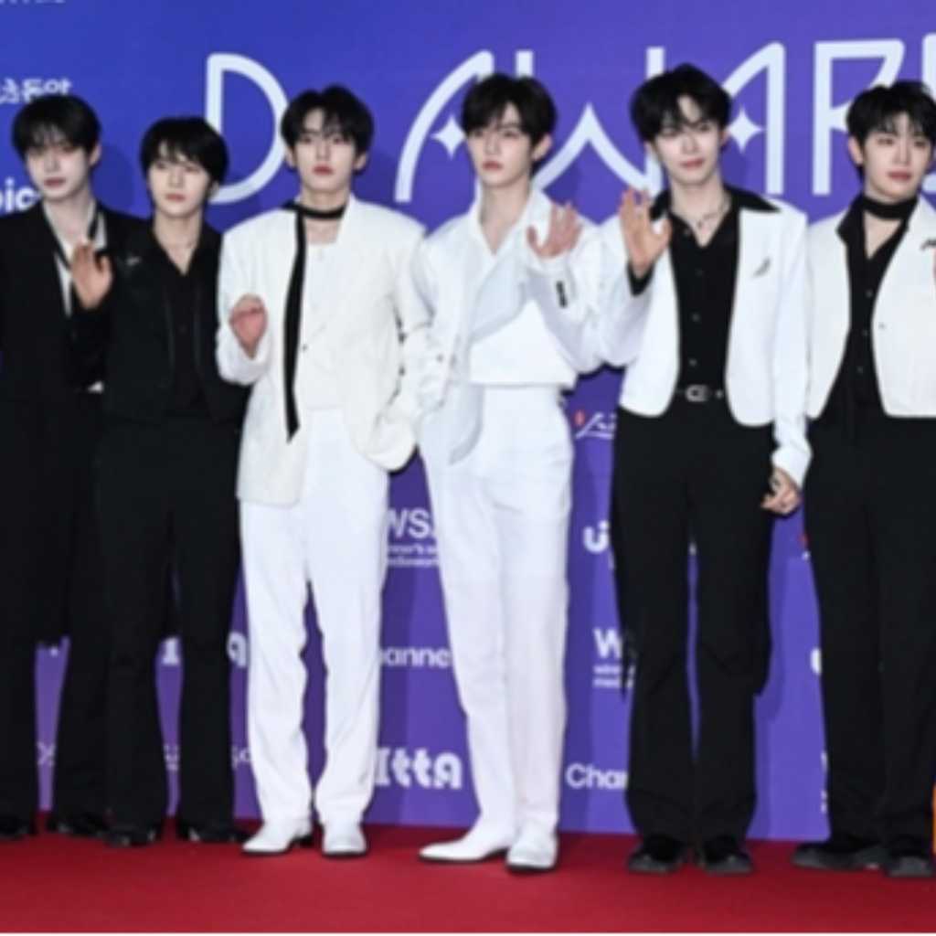 【PHOTO】ZEROBASEONE「第1回D Awards」レッドカーペットに登場