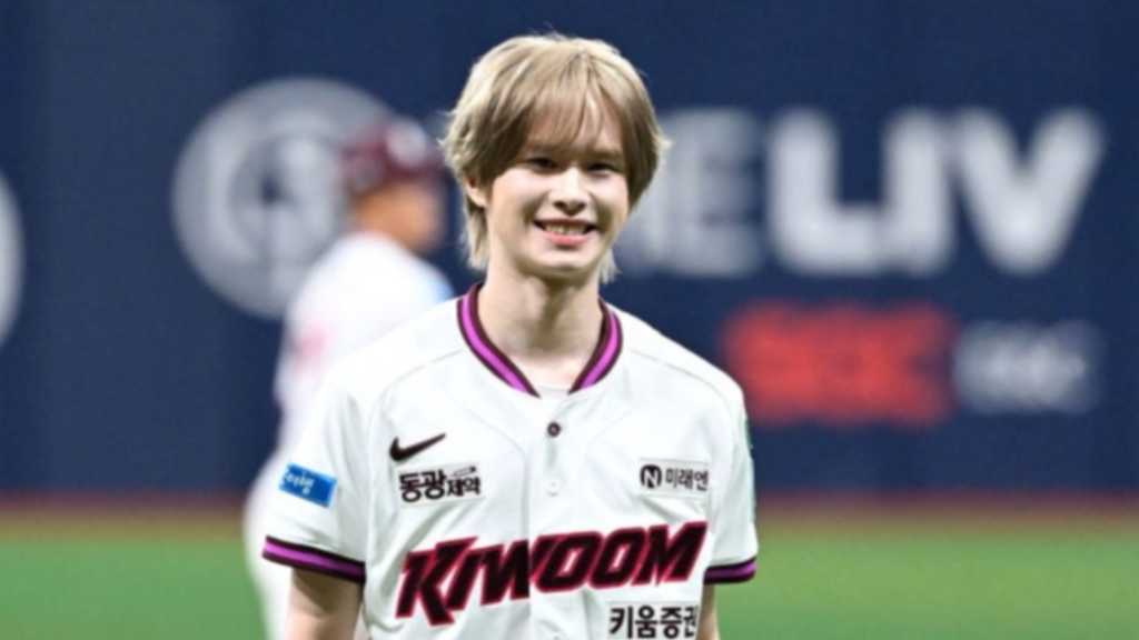 【PHOTO】TWS ギョンミン、始球式に登場…パワフルな投球フォーム