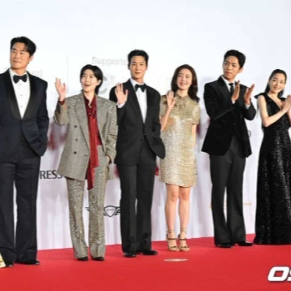 【PHOTO】キム・ミンハ＆シム・ウンギョンら「釜山国際映画祭」開幕式のレッドカーペットに登場